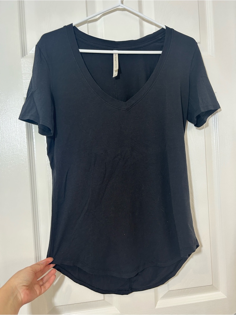 Babaton Black V-Neck Short Sleeve Tee